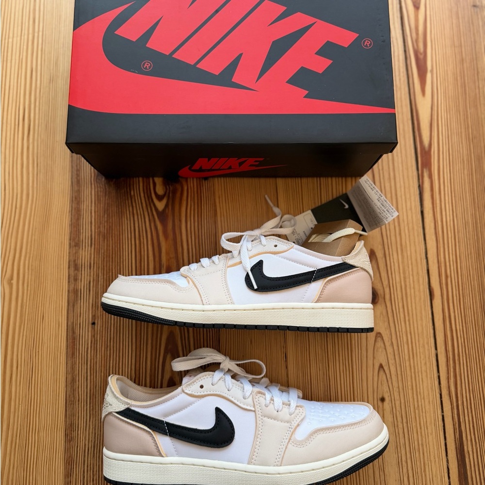 Nike Men's White and Beige Sneakers